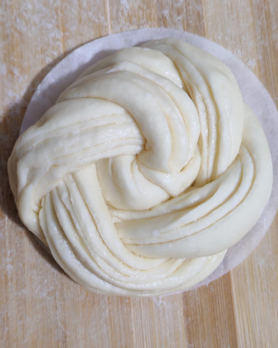 蓬松暄软｜好看又好吃的咸香花卷