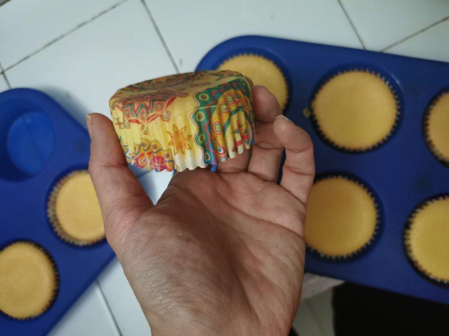 不皱不裂圆润饱满原味戚风纸杯蛋糕