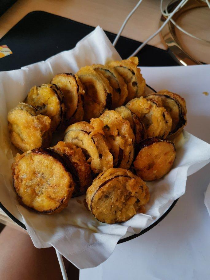 大然爱吃芝麻酱做的香炸茄盒家乡的味道stuffedfriedeggplantwithpork