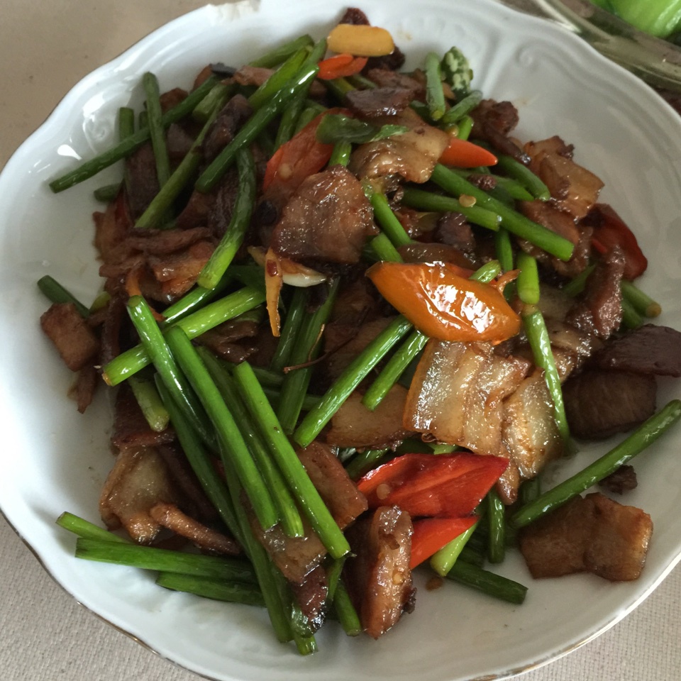 蒜苔香辣回锅肉