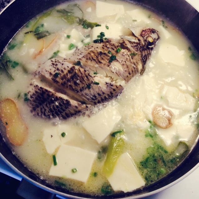 鲫鱼豆腐汤