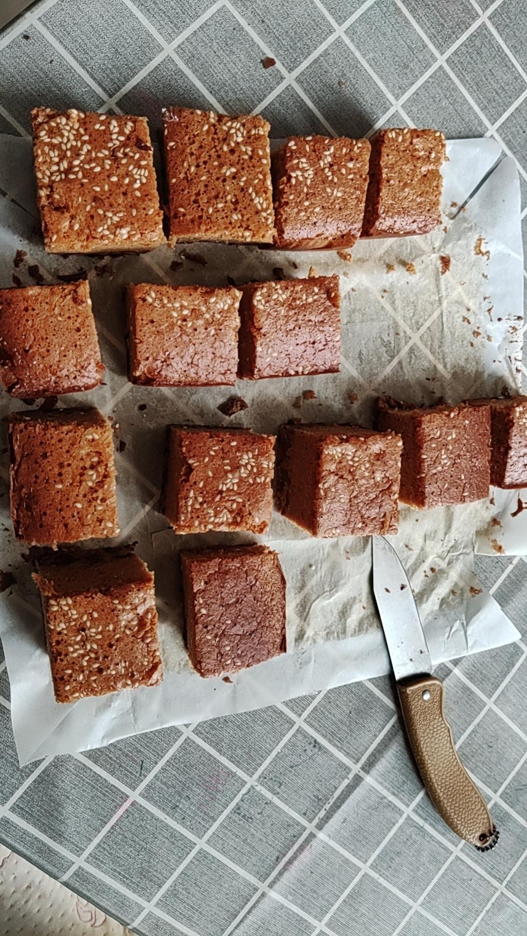 蓬松柔软的枣泥核桃糕