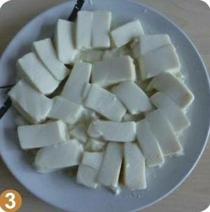 松花蛋拌豆腐的做法 步骤3