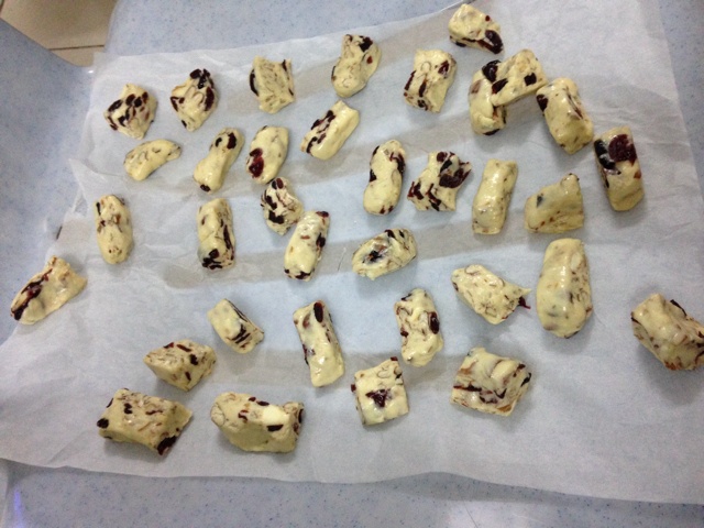 视频：用棉花糖制作超级好吃的杏仁蔓越莓牛轧糖