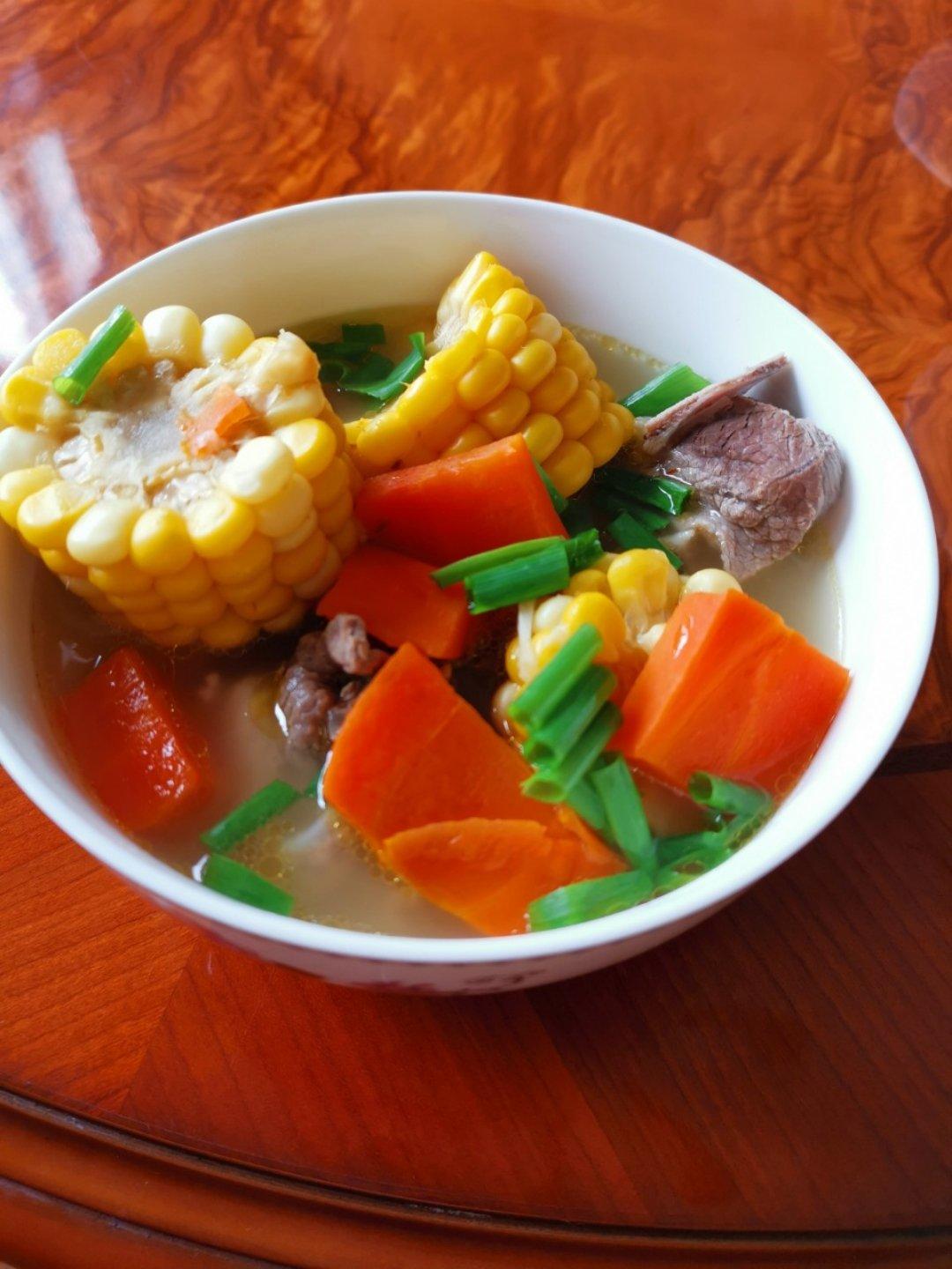 清甜胡萝卜玉米排骨汤