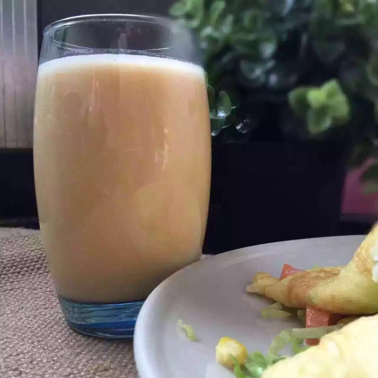 《玉米牛奶煎饼》玉米汁一杯 早餐营养 妈妈对宝宝的爱的做法 步骤2