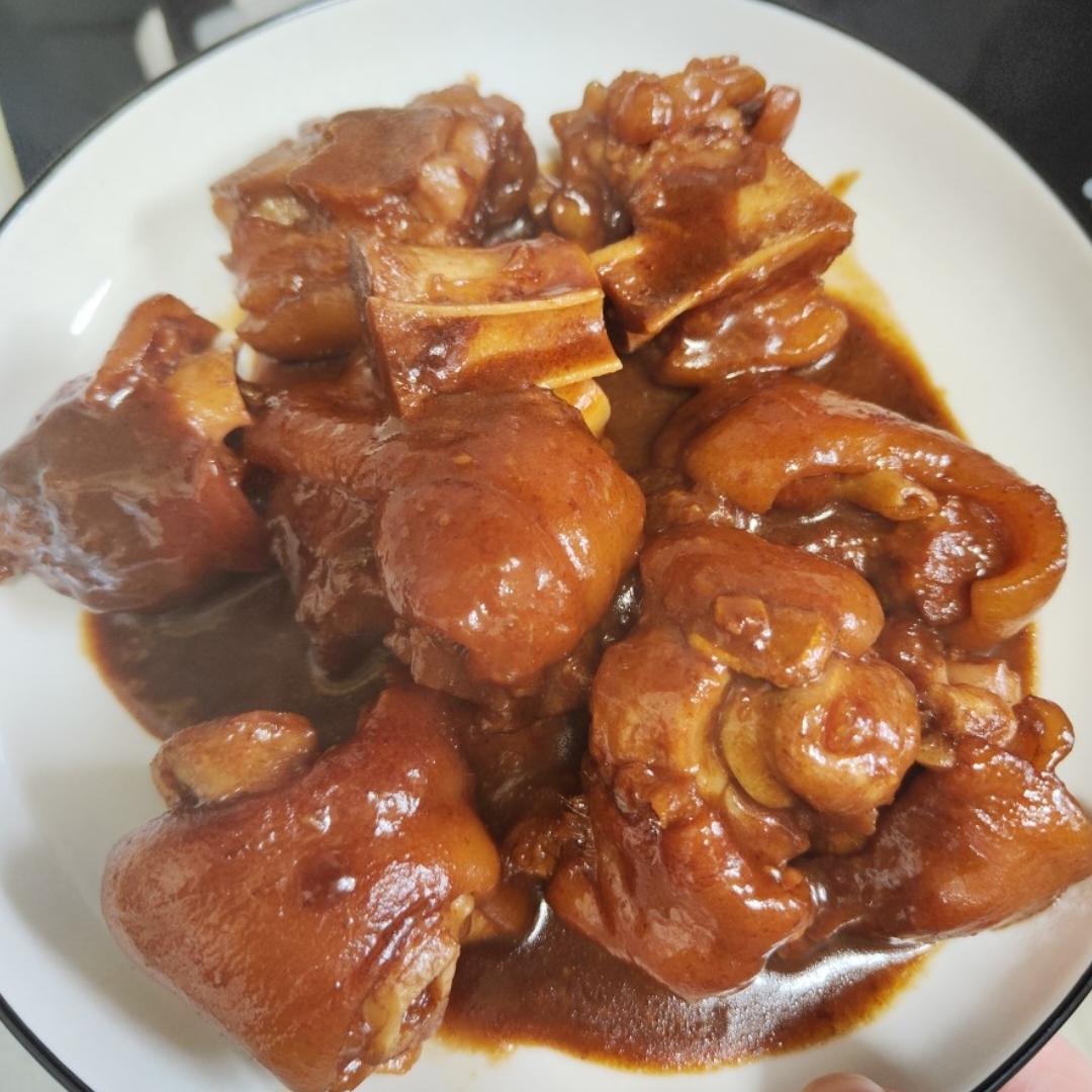 美味的家常菜：红烧猪蹄