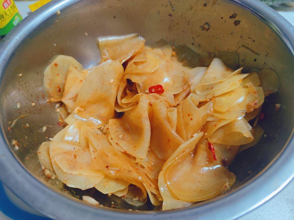 土豆销魂吃法！酸辣开胃的凉拌土豆片