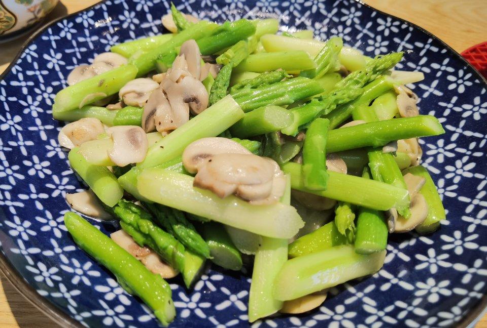 教你做最好吃的芦笋炒蘑菇 新手速get！
