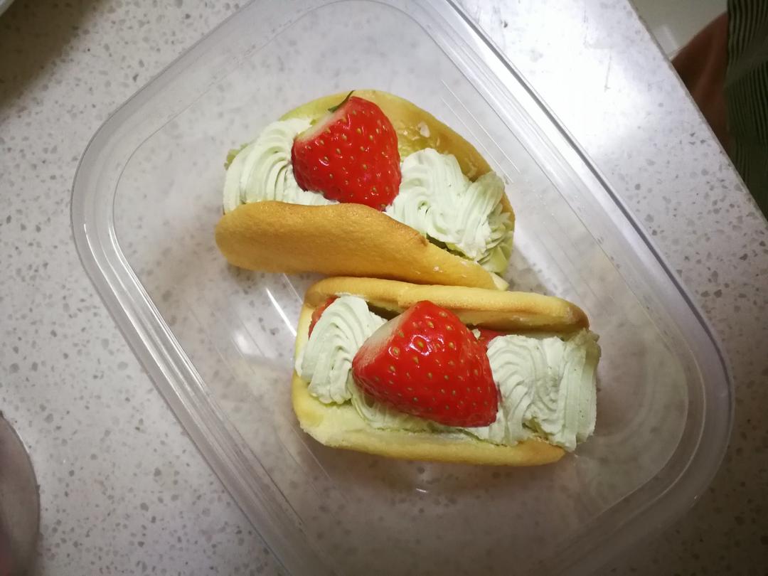 韩国最热门的甜品店Le Bread Lab的草莓蛋糕卷