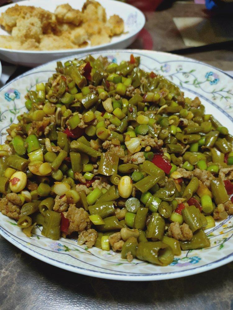 酸豆角炒肉末