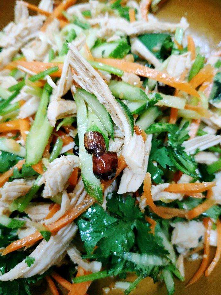 夏日开胃菜 凉拌鸡丝（手撕鸡）