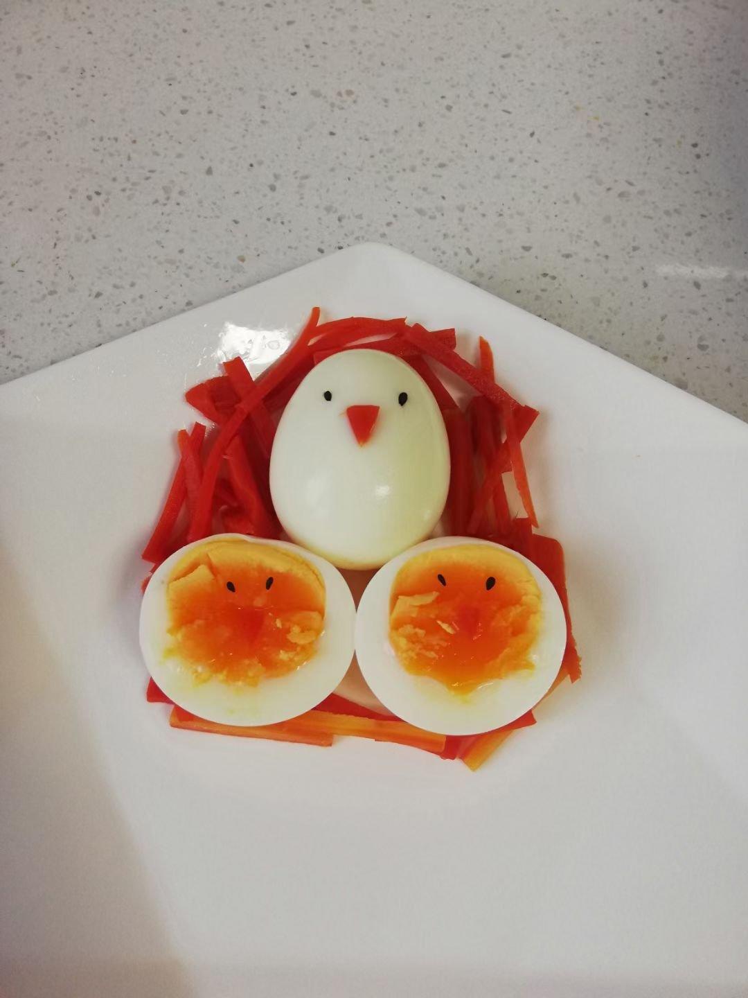 母鸡和小鸡🐥--鸡蛋摆盘