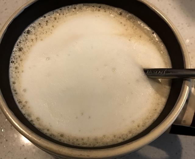 咖啡小白们如何在家里用料理机快捷的做出一杯可口的卡布奇诺的做法