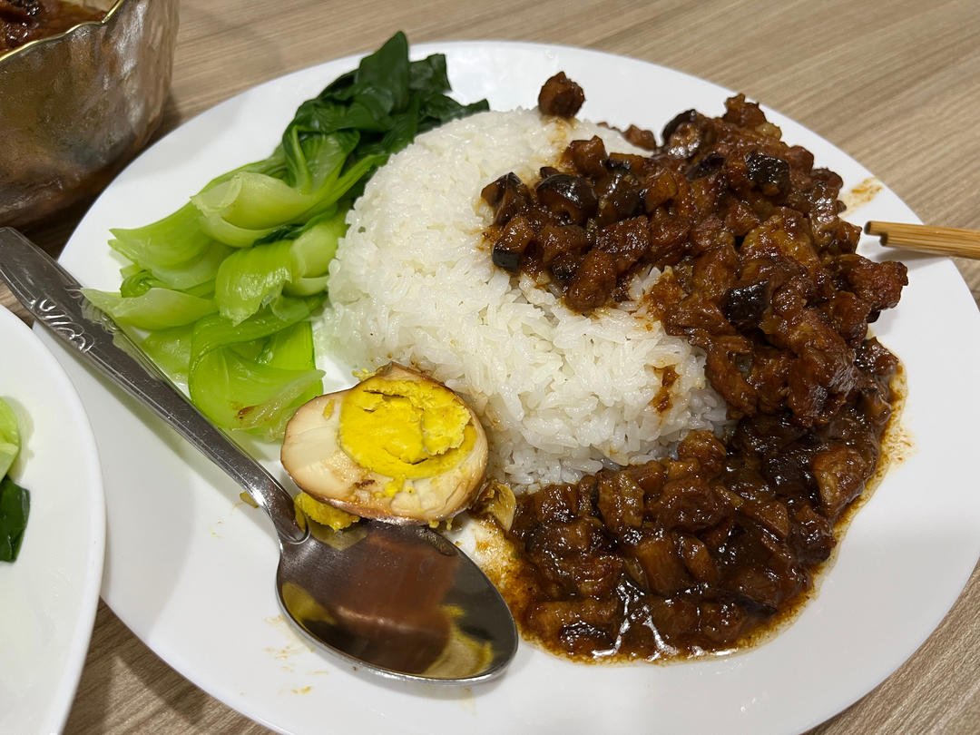 洋葱酥卤肉饭