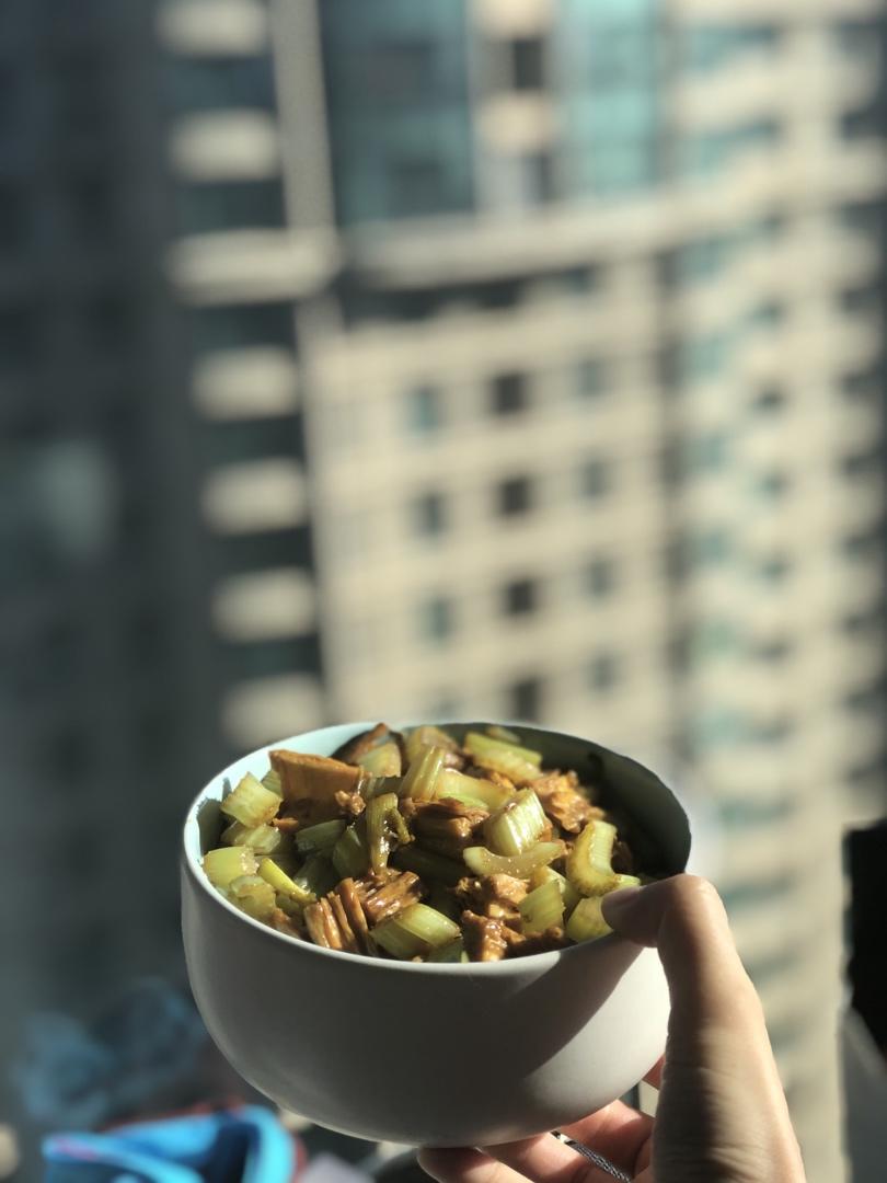 素菜：芹菜炒豆腐干