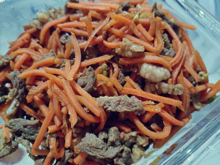 超级下饭胡萝卜丝炒肉