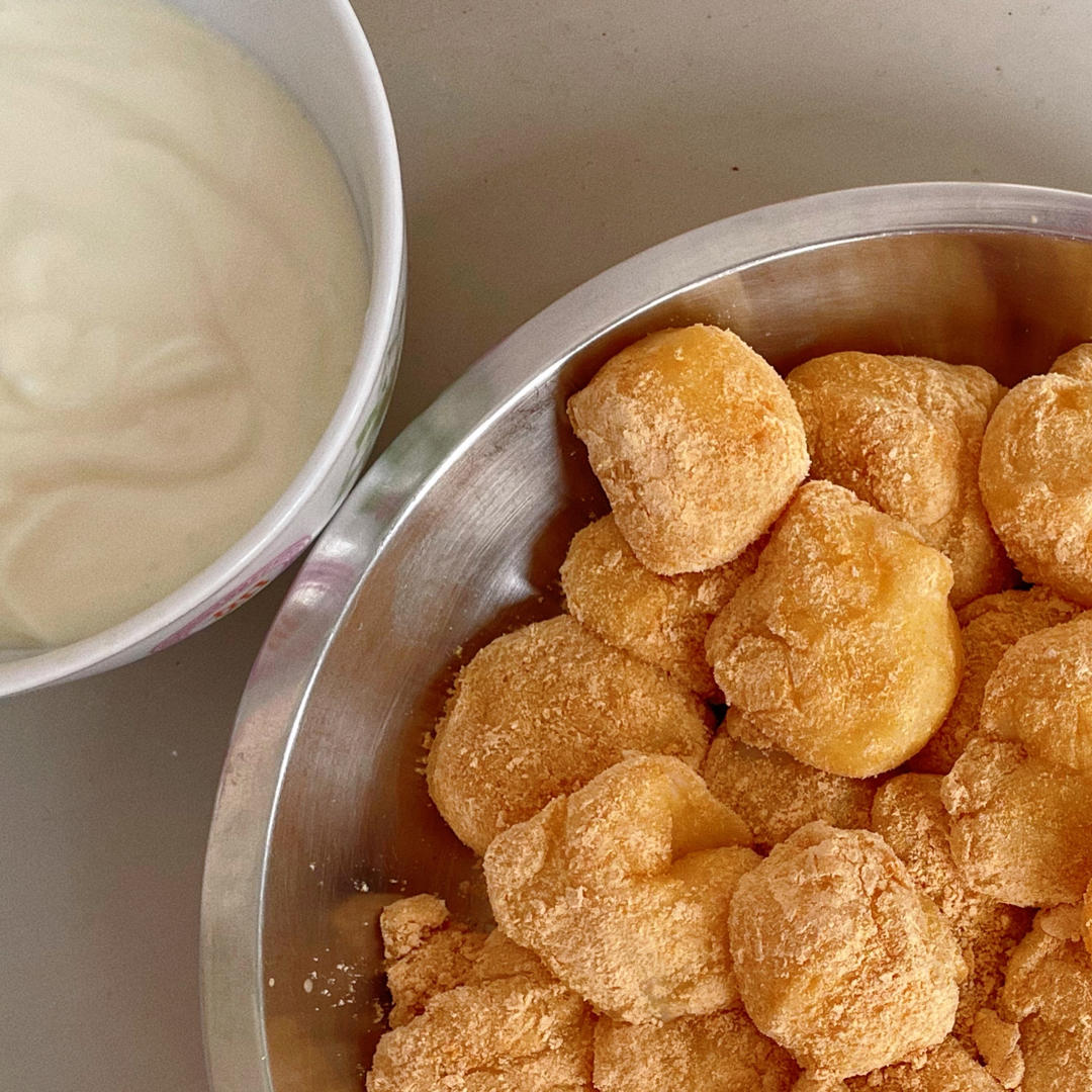 最近风很大的网红蘸酱麻薯，在家用现有的材料复刻，糯叽叽挺好吃