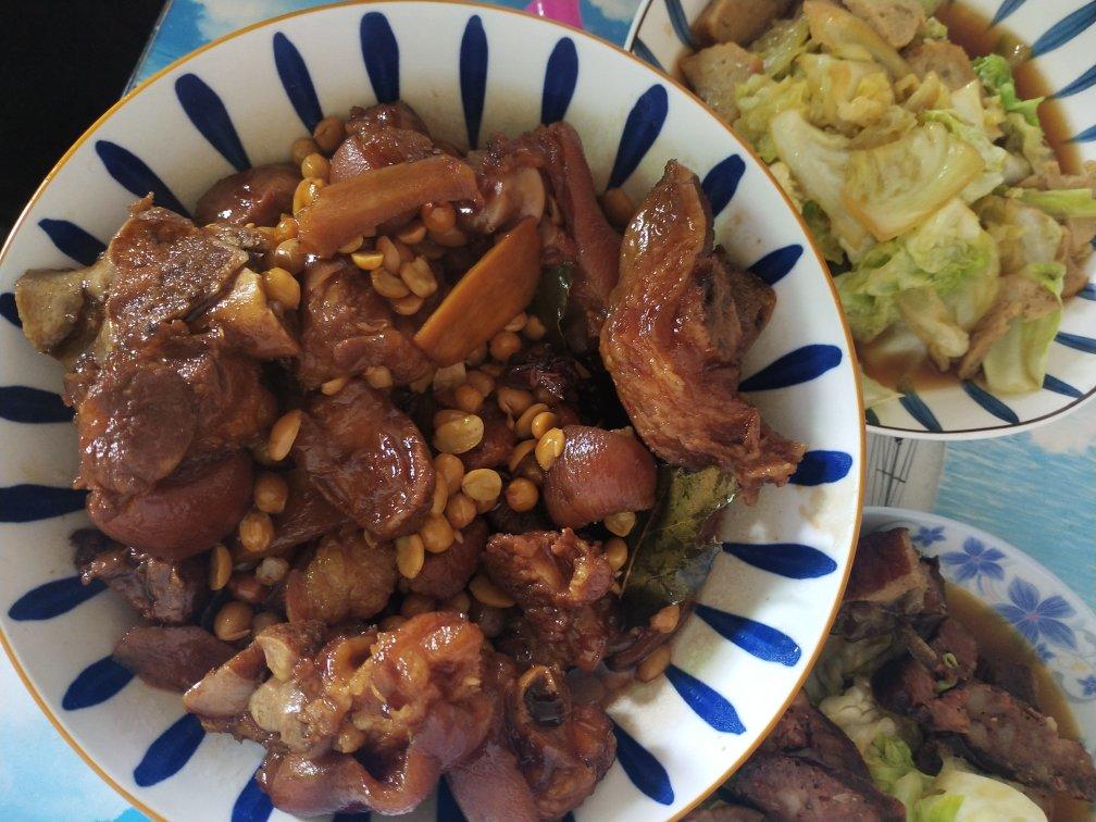 黄豆炖猪蹄