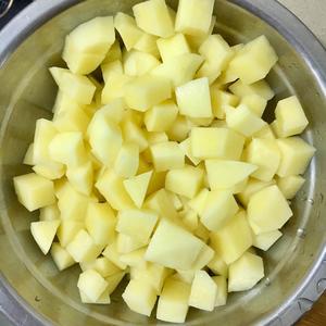 土豆沙拉（火腿苹果）的做法 步骤1