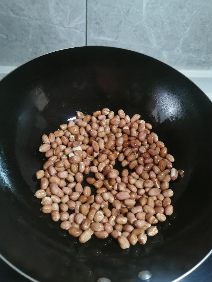 铁锅版炒花生米的做法步骤图 怎么做好吃 我带饭啦 下厨房