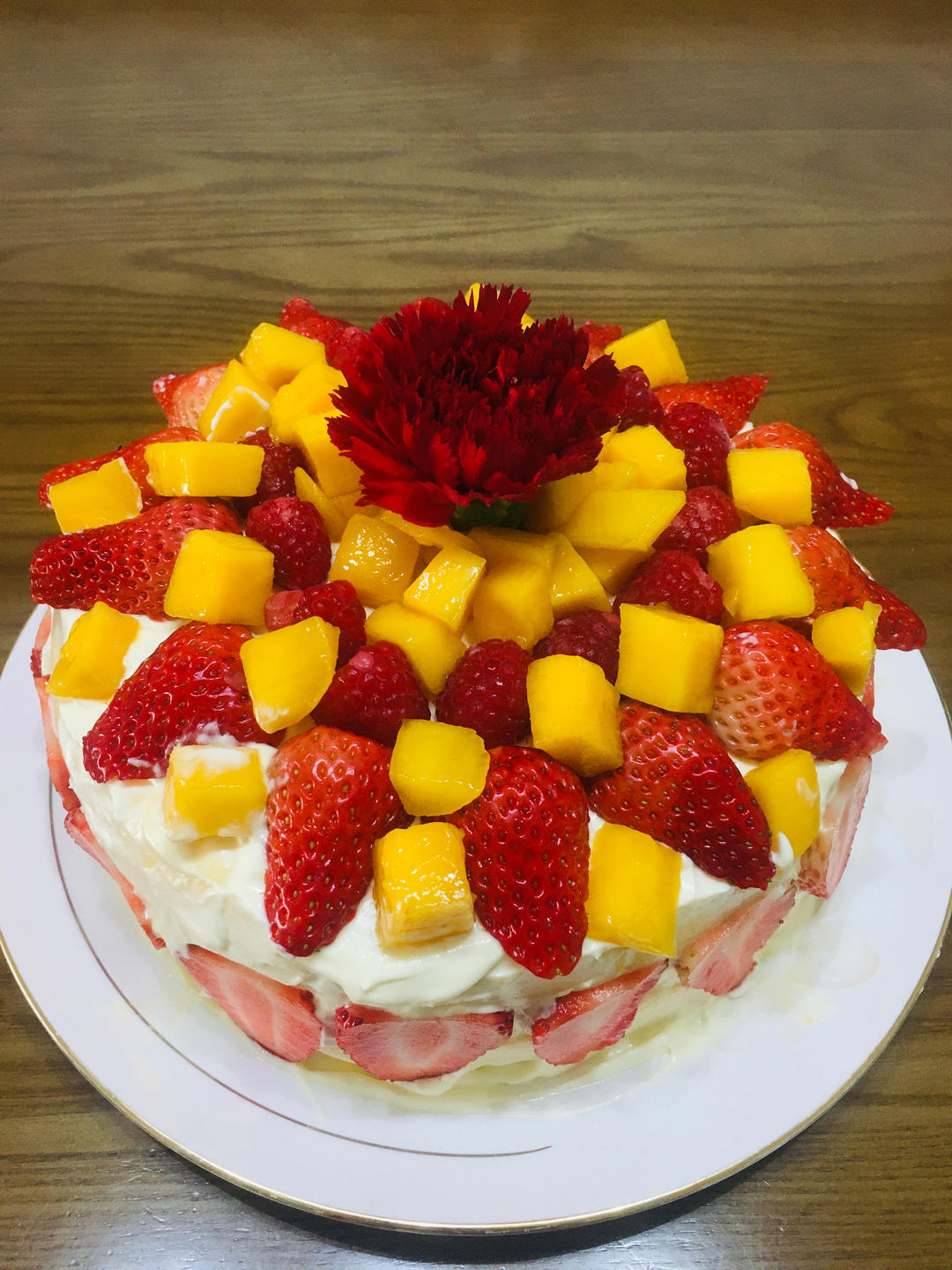 新手必成8寸生日蛋糕（详细多图干货经验分享，解决戚风蛋糕塌陷，奶油饰面涂不好，烤箱温度不好掌握等各种问题）