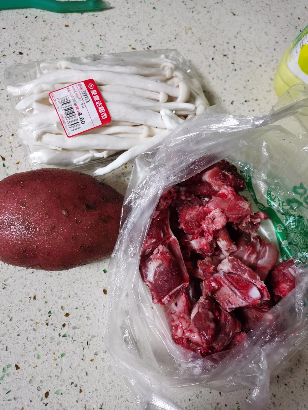 鲜菇土豆排骨汤【10月北鼎蒸炖锅食谱】