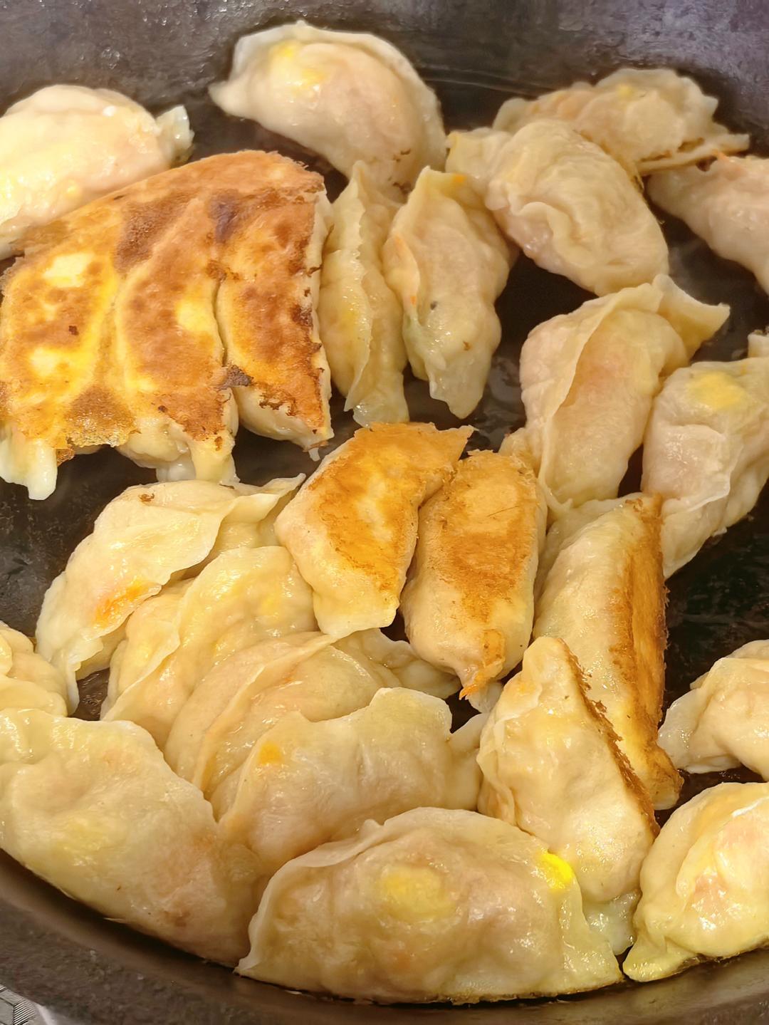 胡萝卜粉条鸡蛋煎饺