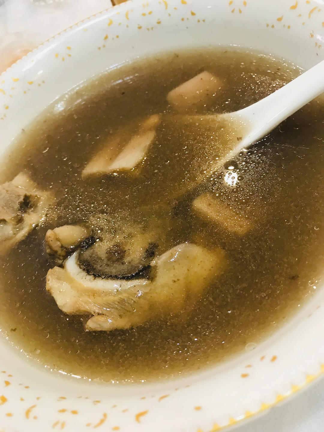 清润补血的莲藕花生煲猪骨汤