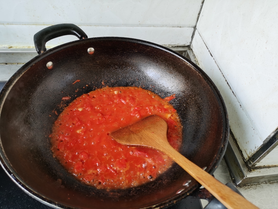 减脂西红柿香菇面的做法 步骤3