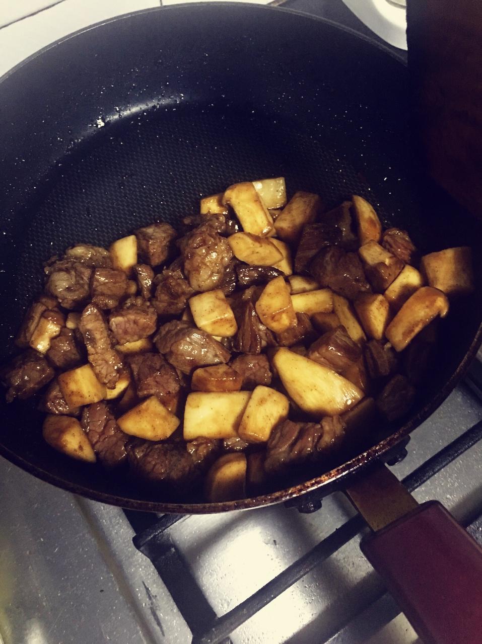 黑胡椒杏鲍菇牛肉粒