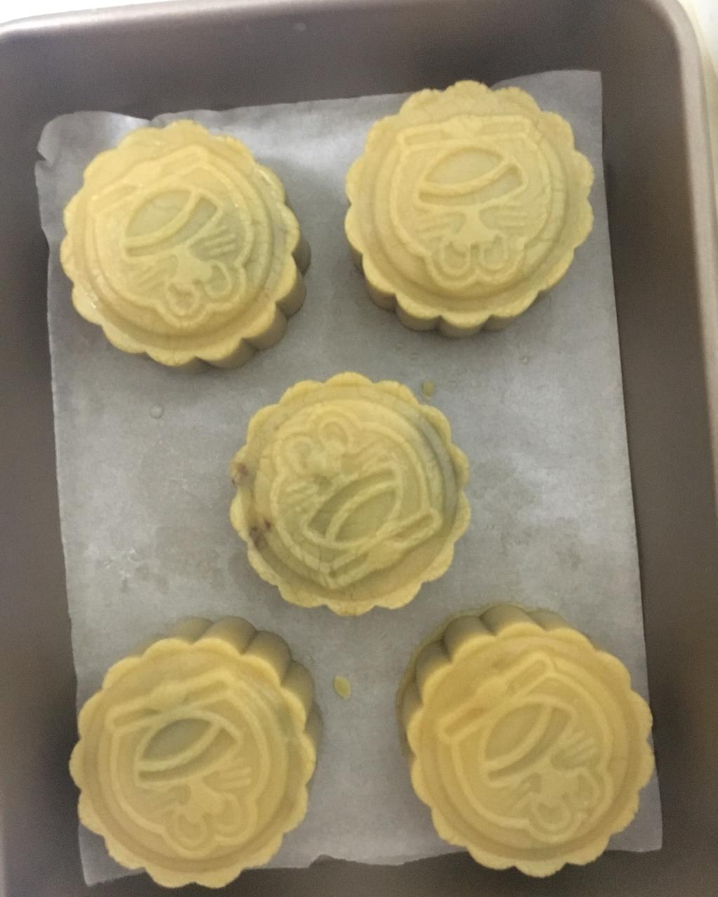 广式月饼—蛋黄莲蓉月饼