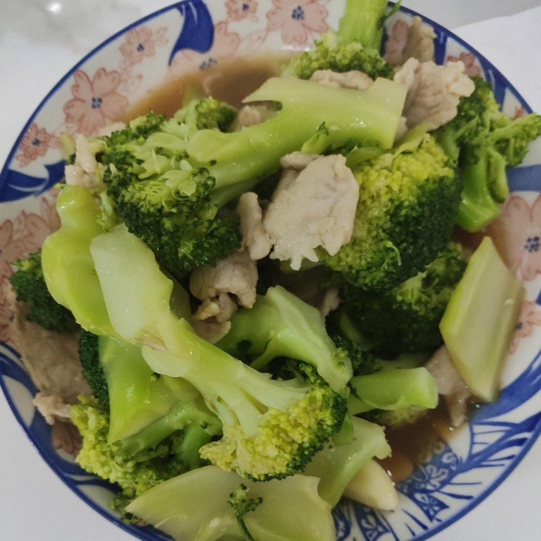 西兰花炒肉片(大多数宝宝都爱吃的)