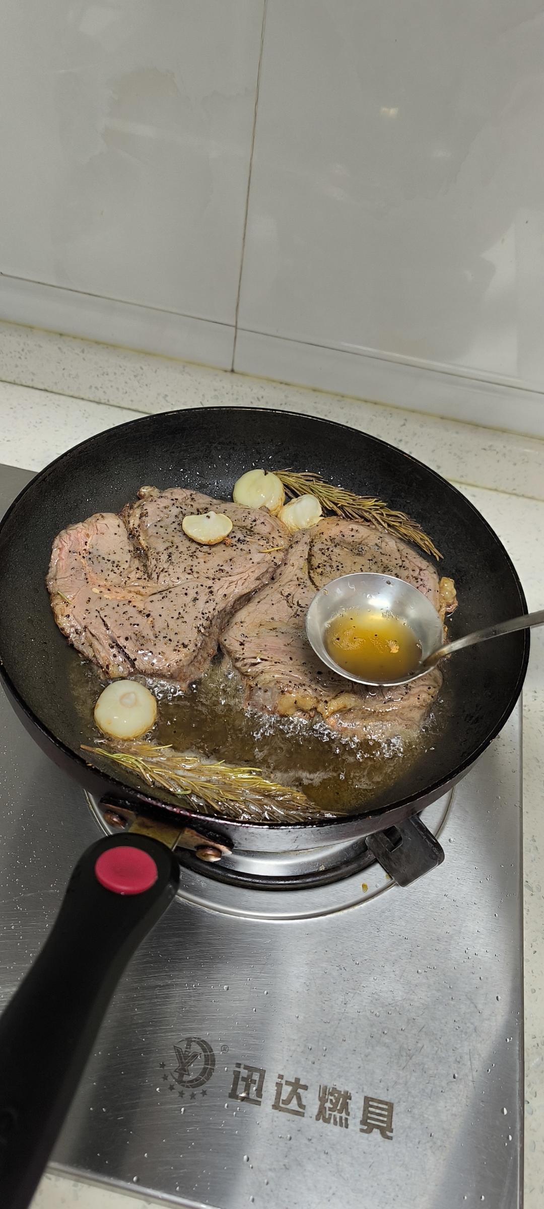 好吃到哭的煎牛排