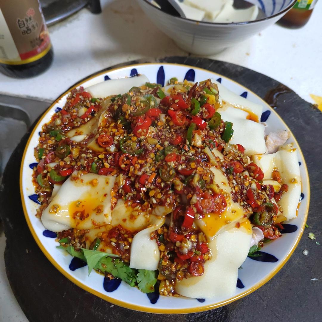 ㊙️香菜拌皮蛋，太香太开胃啦！