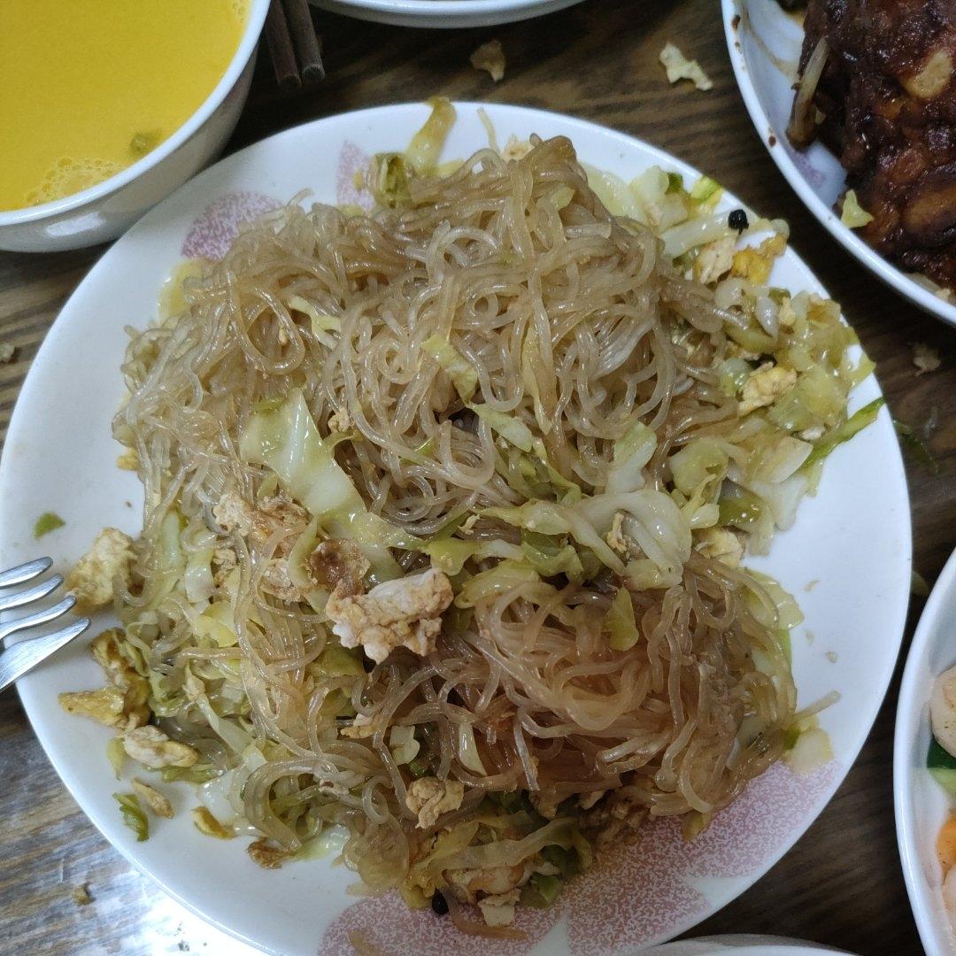 最近爱吃粉丝粉条～包菜炒粉丝