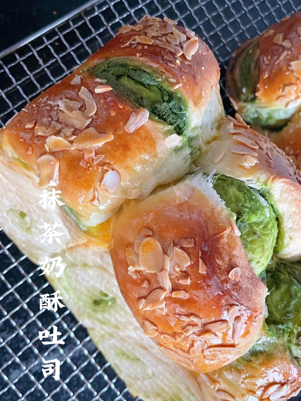 软绵绵の抹茶奶酥吐司的做法