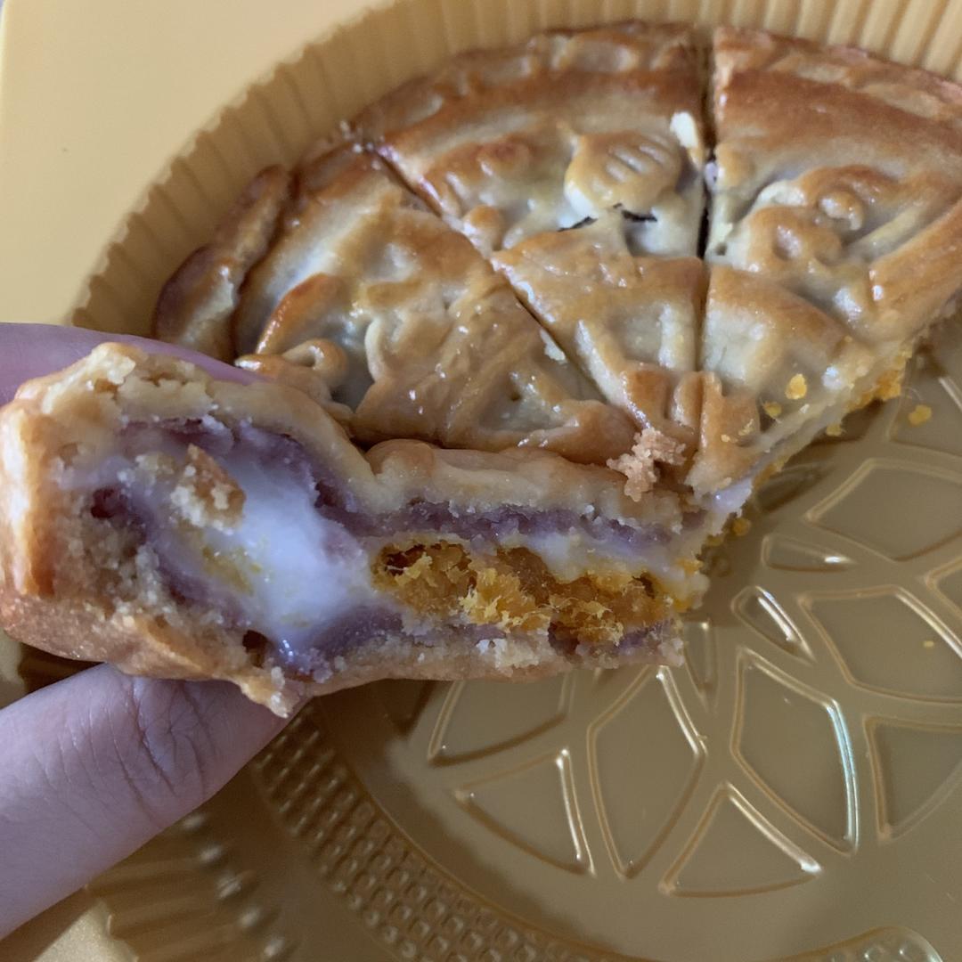 芋泥麻薯肉松大月饼🥮满满的馅料➕满满拉丝❗
