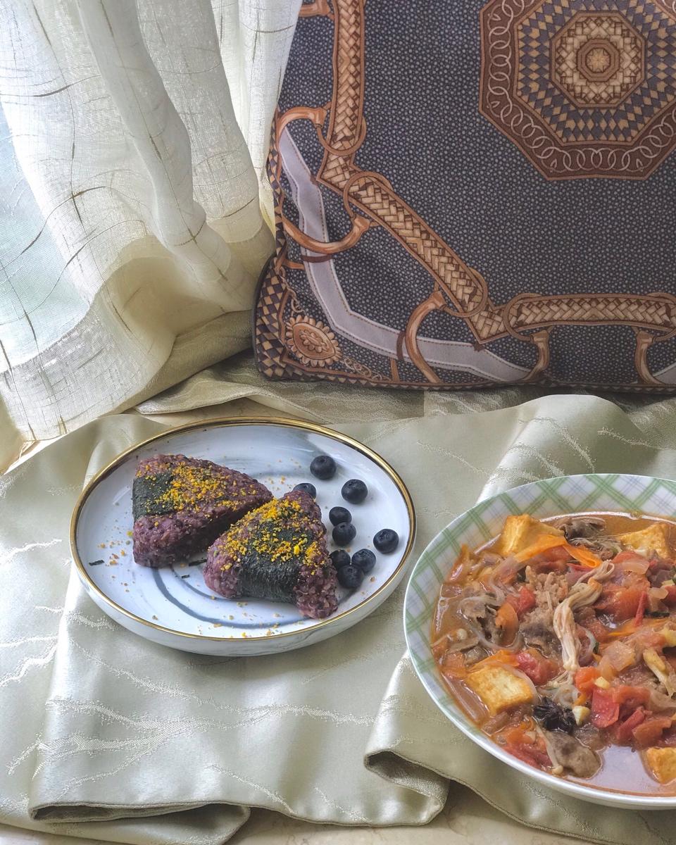 手握三角夹心藜麦饭团【健康一手握】