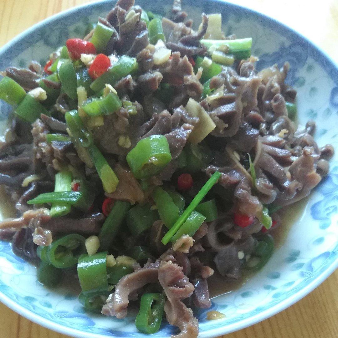 厨师长教你：农家菜“青椒炒鸭胗”的做法，看得口水直流