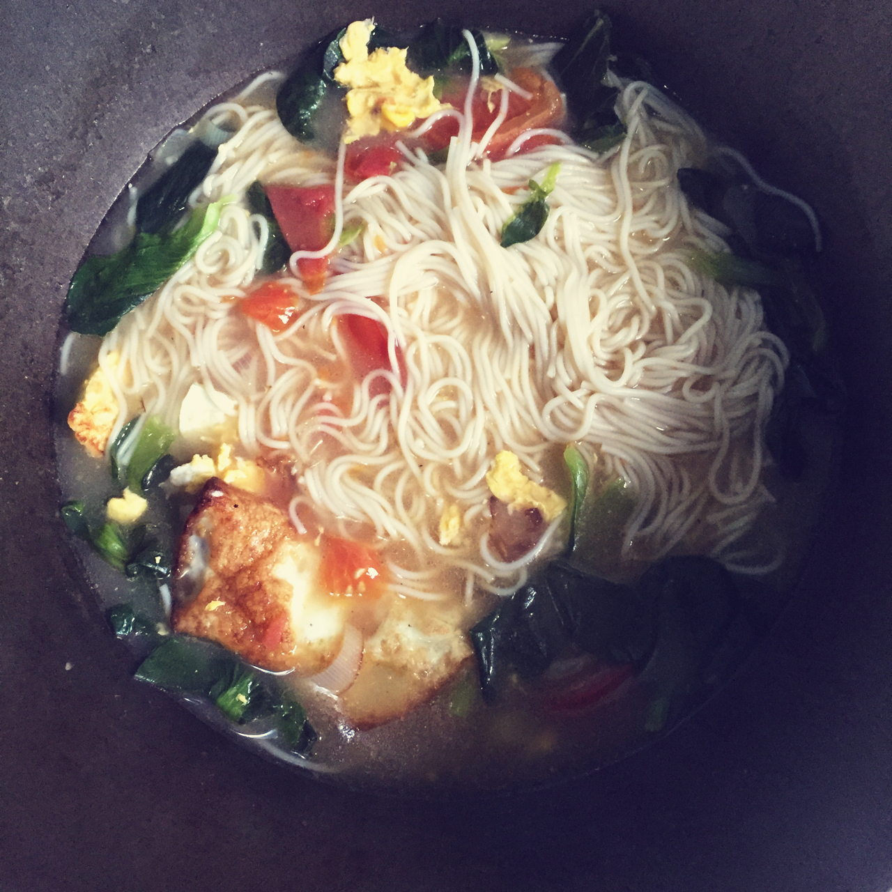 西红柿青菜煎蛋面