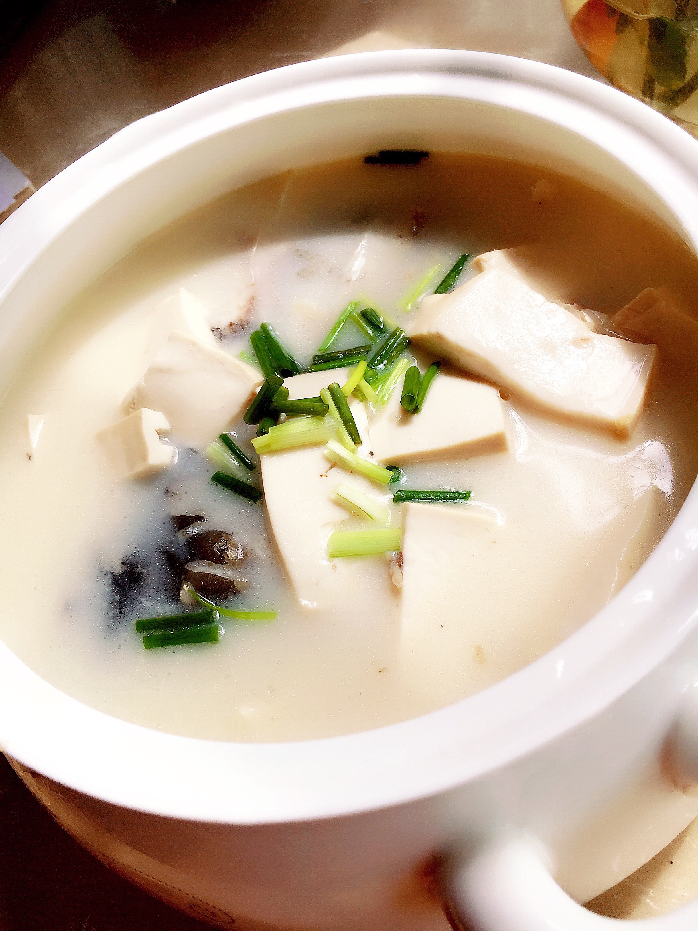 奶白鱼头豆腐汤
