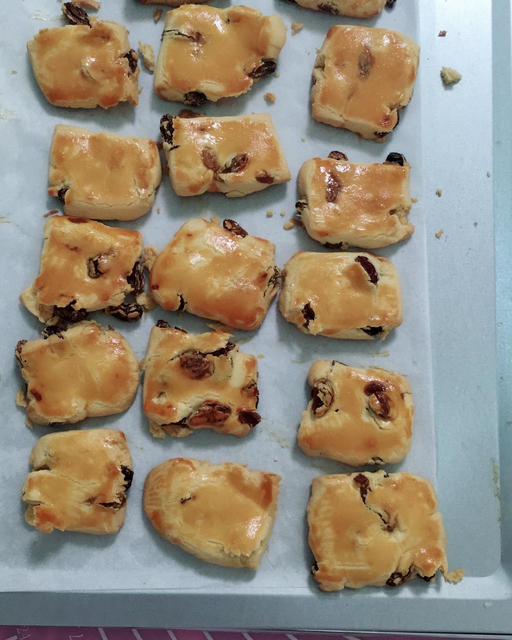 铭哥麻麻-6做的葡萄奶酥(超酥香的饼干)