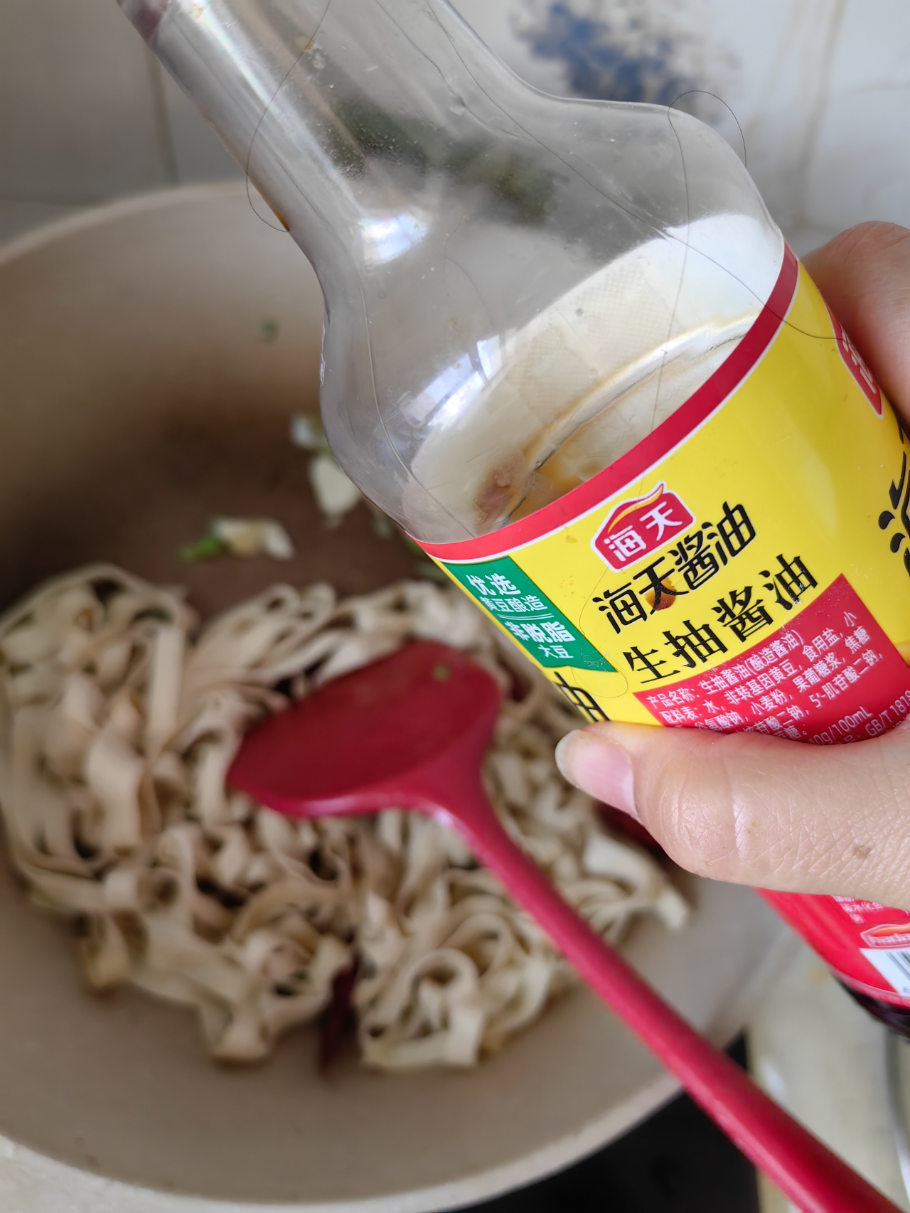 减脂菜—韭菜炒豆腐皮的做法 步骤4