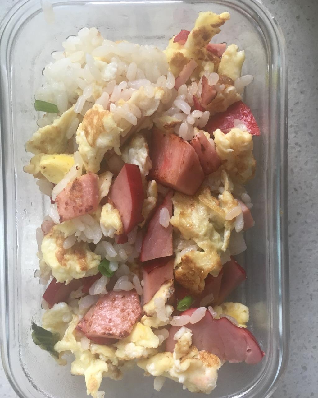 红肠蛋炒饭