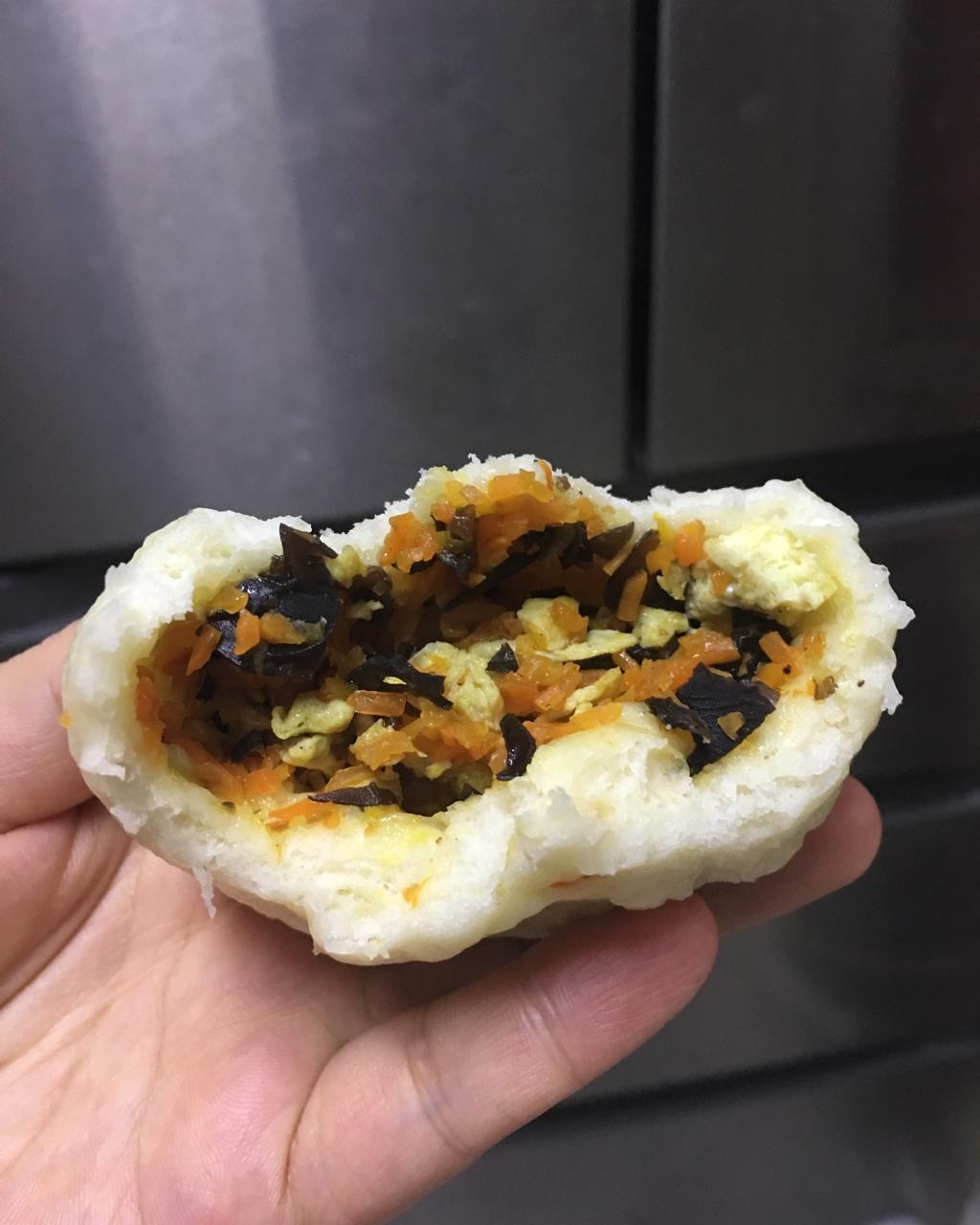 胡萝卜木耳鸡蛋素包子