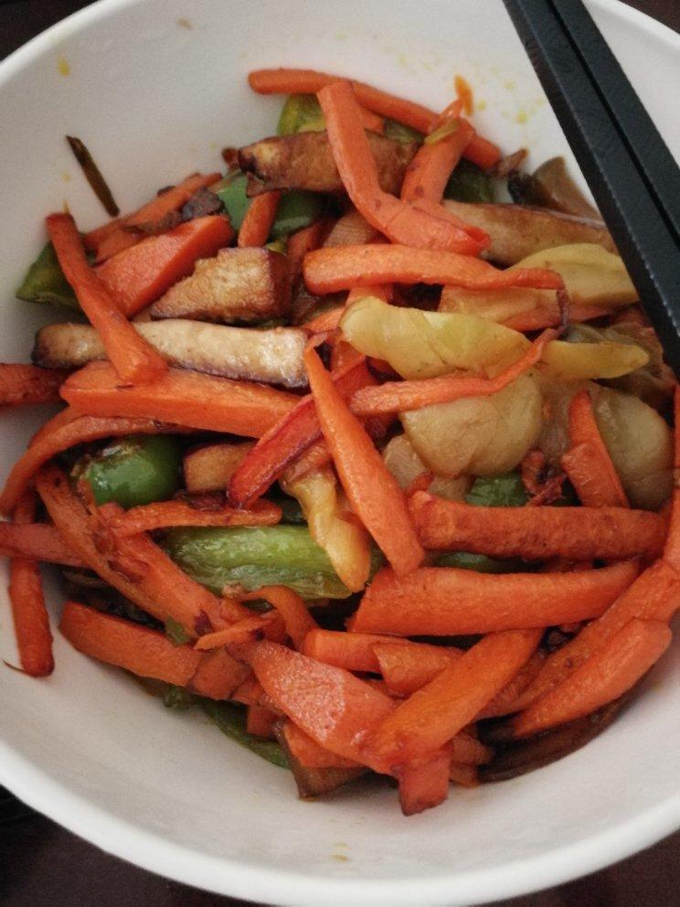 胡萝卜青椒炒香干