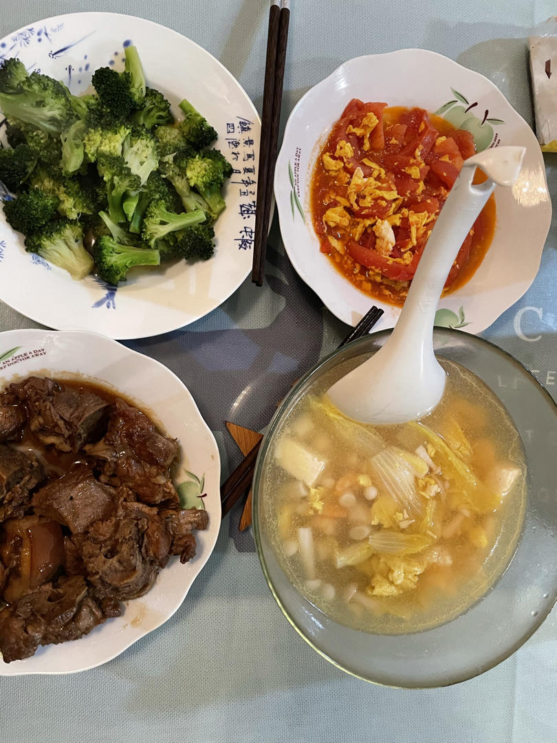 菌菇豆腐鲜虾蛋汤!