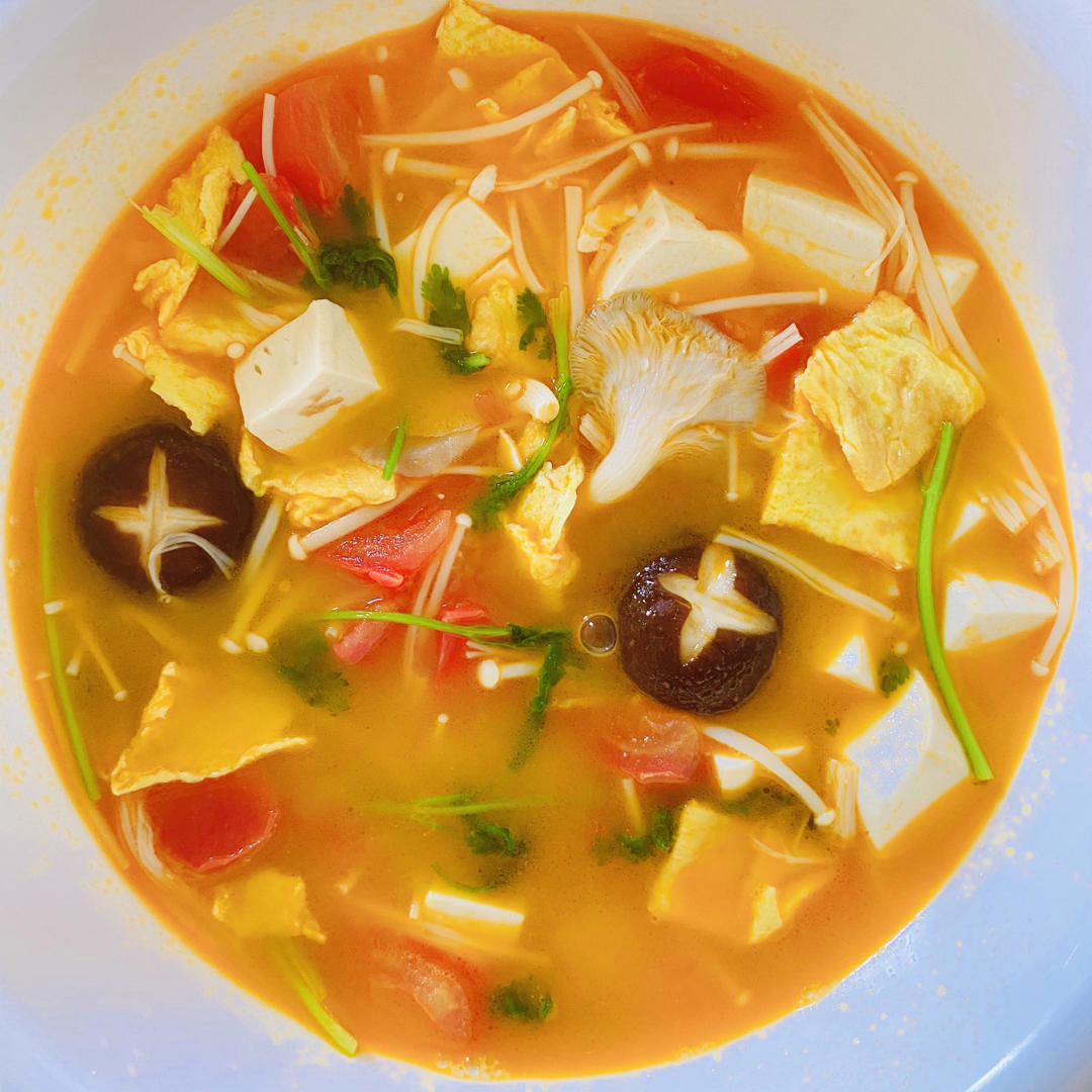 羊羊羊爱吃肉做的西红柿菌菇豆腐汤