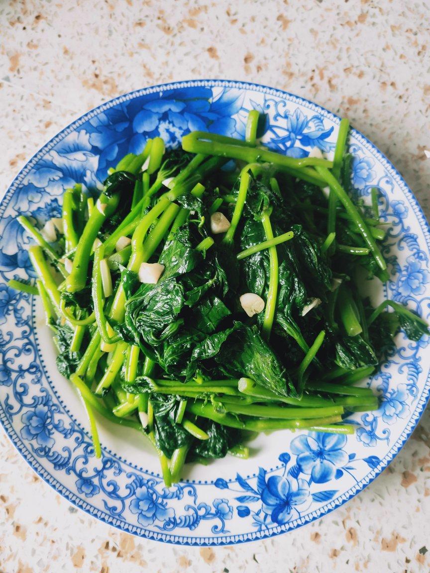 蒜蓉炒红薯叶